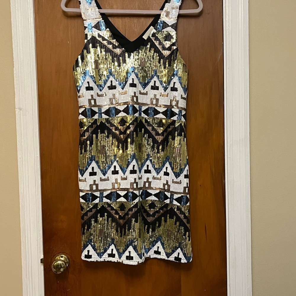 💥 Everly Sequin Geometric Pattern Dress - Picture 3 of 9